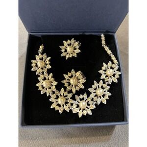 VTG STUNNING‎ BOGOFF NECKLACE AND EARRING SET (2418)